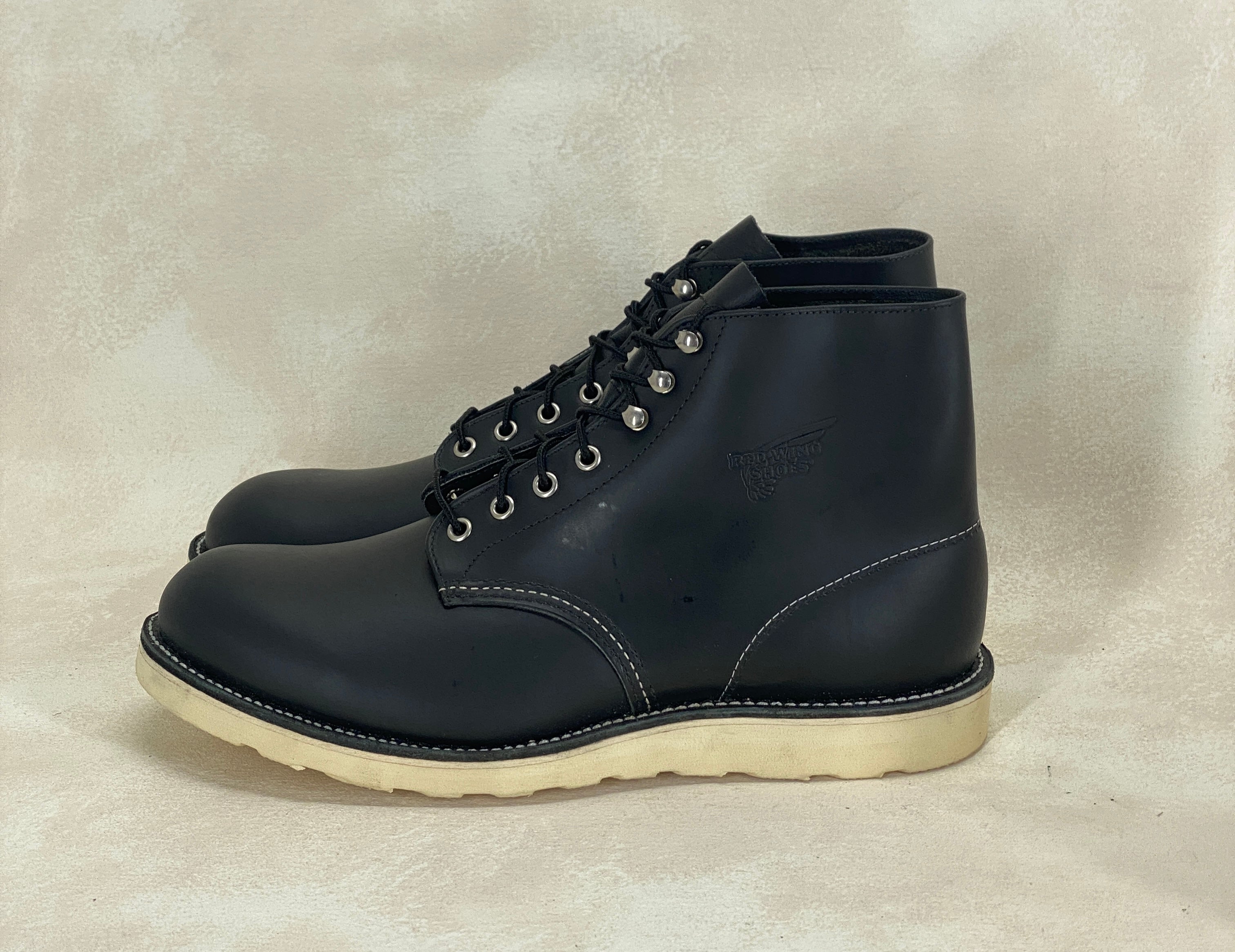 Red Wing Size 11.5 E (45 EU) 8165 is a classic 6-inch round-toe