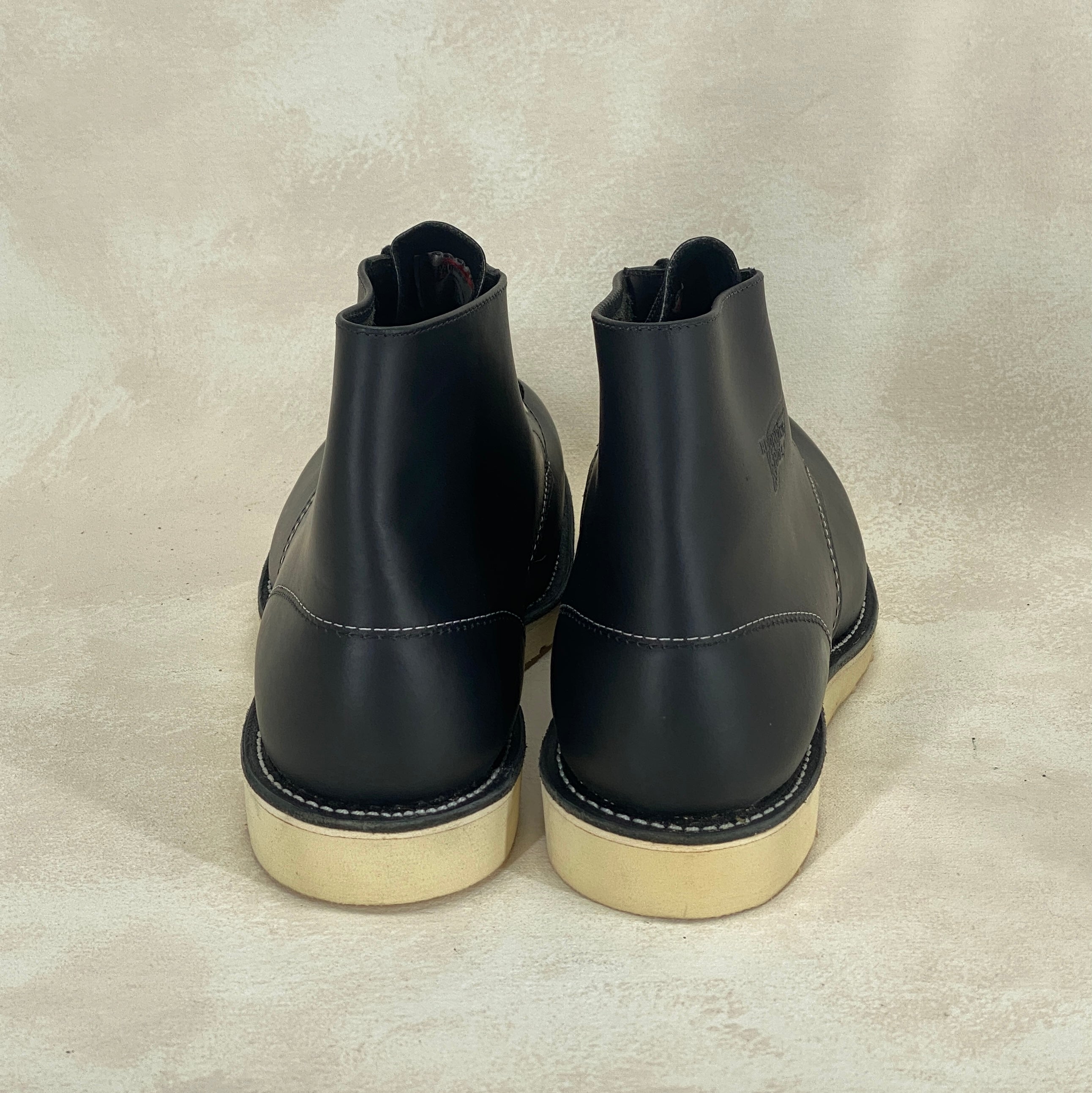 Red Wing Size 11.5 E (45 EU) 8165 is a classic 6-inch round-toe