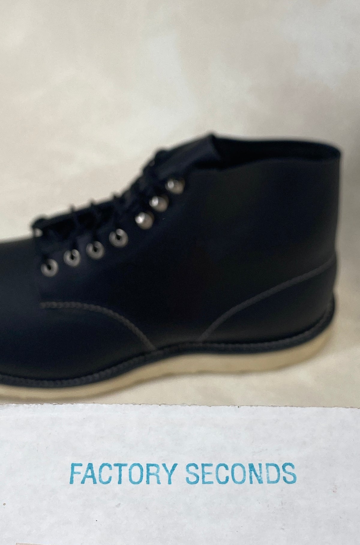 Red Wing Size 11.5 E (45 EU) 8165 is a classic 6-inch round-toe boot Black Factory Second-AJ357 Studio