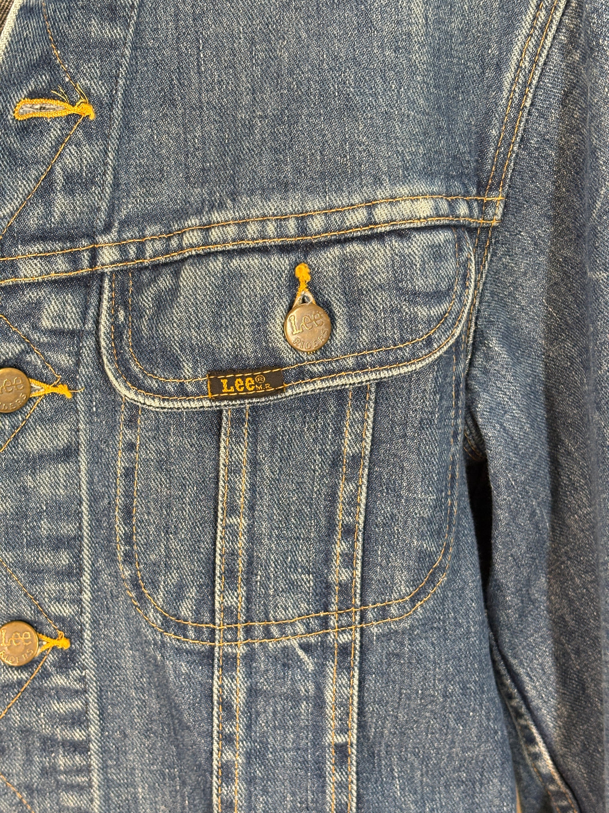 Size 40US / 50EU. Authentic 1970s Lee Denim Jacket – Made in Canada – Two Chest Pockets - USA Vintage Bcn