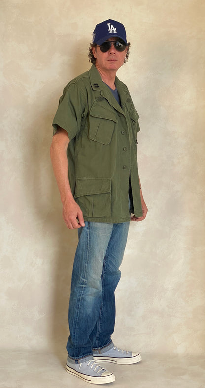 Medium. Authentic 1967 3rd pattern US Air Force vintage Vietnam jungle jacket.-AJ357 Studio