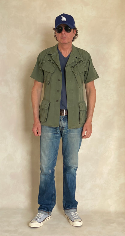 Small Short. Authentic 1969 US Army vintage Vietnam jungle jacket. Military-AJ357 Studio