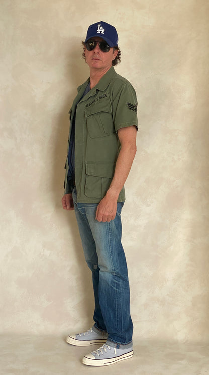 Small Short. Authentic 1969 US Army vintage Vietnam jungle jacket. Military-AJ357 Studio