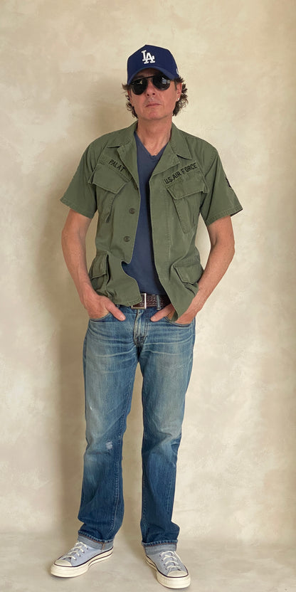 Small Short. Authentic 1969 US Army vintage Vietnam jungle jacket. Military-AJ357 Studio