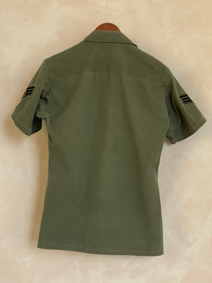 Small Short. Authentic 1969 US Army vintage Vietnam jungle jacket. Military-AJ357 Studio