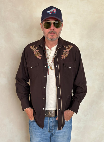 Size M. Authentic Vintage 70’s embroidered Western Shirt-AJ357 Studio