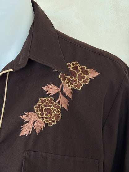 Size M. Authentic Vintage 70’s embroidered Western Shirt-AJ357 Studio