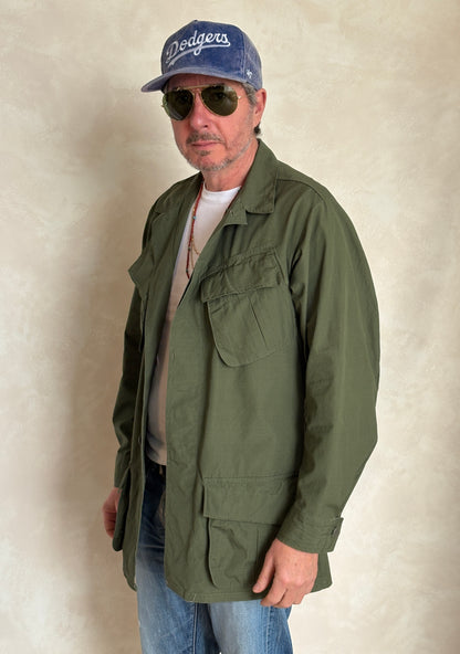 Small Long. Authentic 1969 US Army vintage Vietnam jungle jacket.