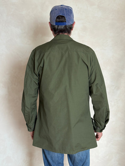 Small Long. Authentic 1969 US Army vintage Vietnam jungle jacket.