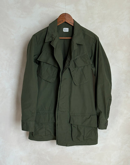 Small Long. Authentic 1969 US Army vintage Vietnam jungle jacket.