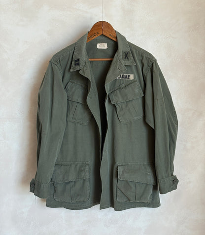 Med Reg. Authentic 1968 US Army vintage Vietnam jungle jacket.