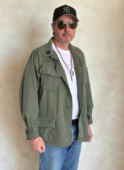 Med Reg. Authentic 1968 US Army vintage Vietnam jungle jacket.