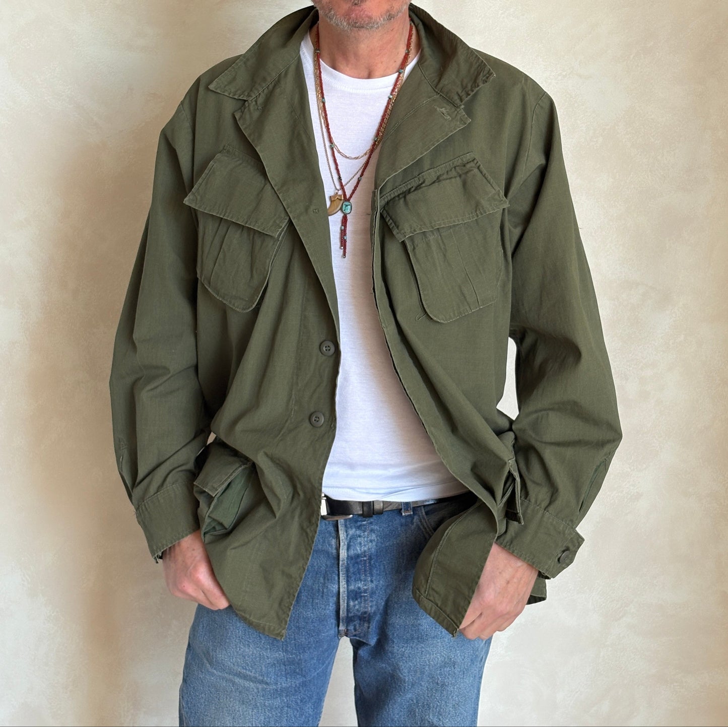 Large Long. Authentic 1968 US Army vintage Vietnam jungle jacket.