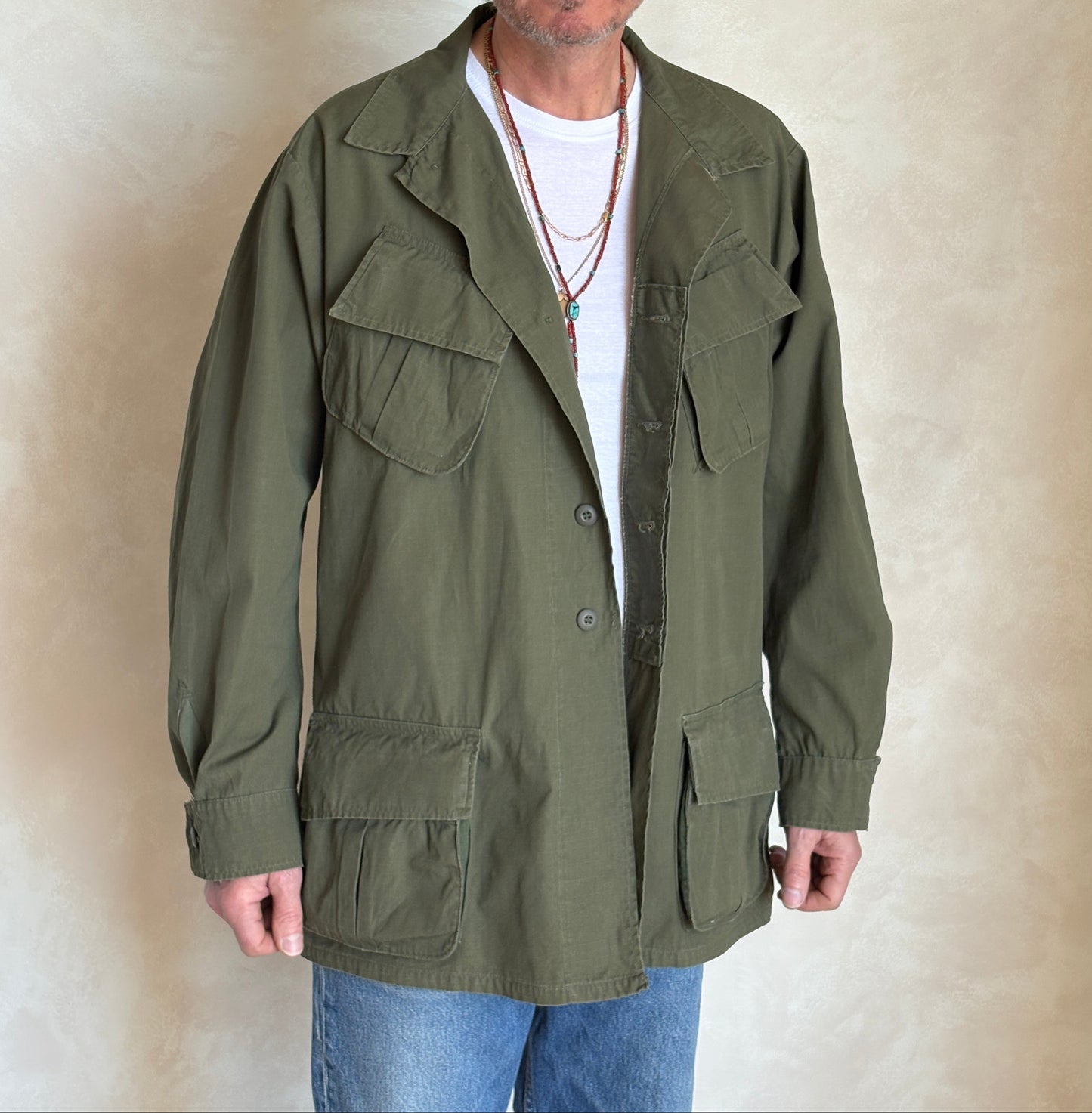 Large Long. Authentic 1968 US Army vintage Vietnam jungle jacket.