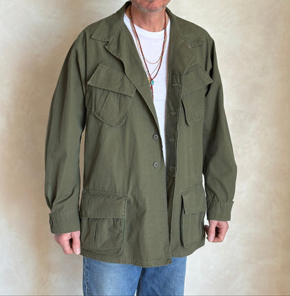 Large Long. Authentic 1968 US Army vintage Vietnam jungle jacket.