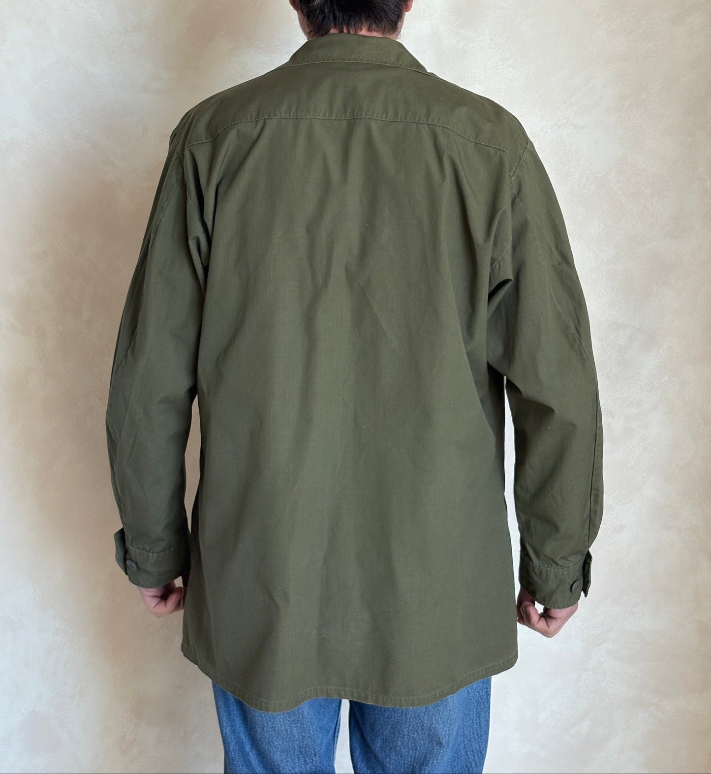 Large Long. Authentic 1968 US Army vintage Vietnam jungle jacket.