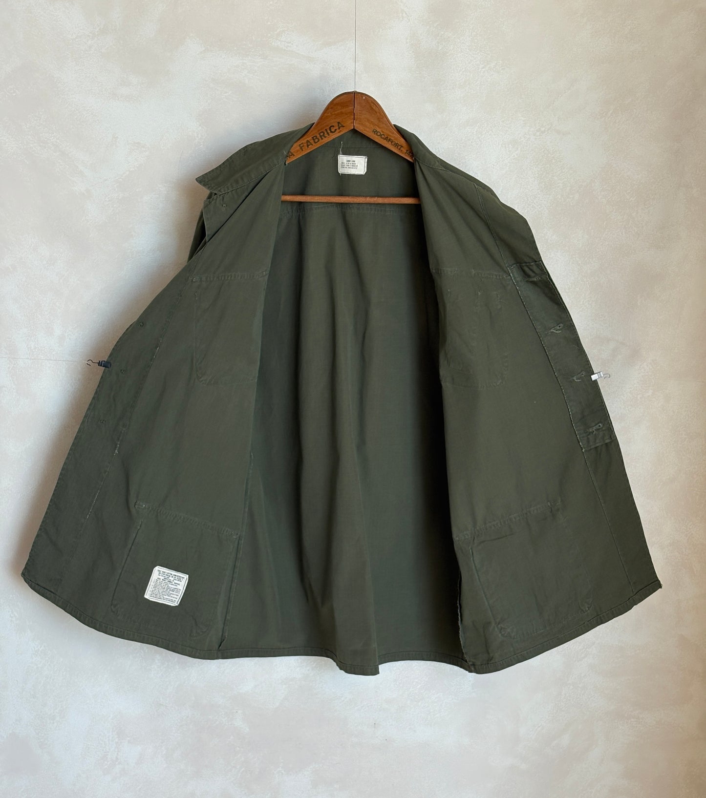 Large Long. Authentic 1968 US Army vintage Vietnam jungle jacket.