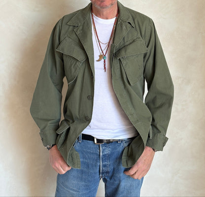 Small Long . Authentic 1969 US Army vintage Vietnam jungle jacket.