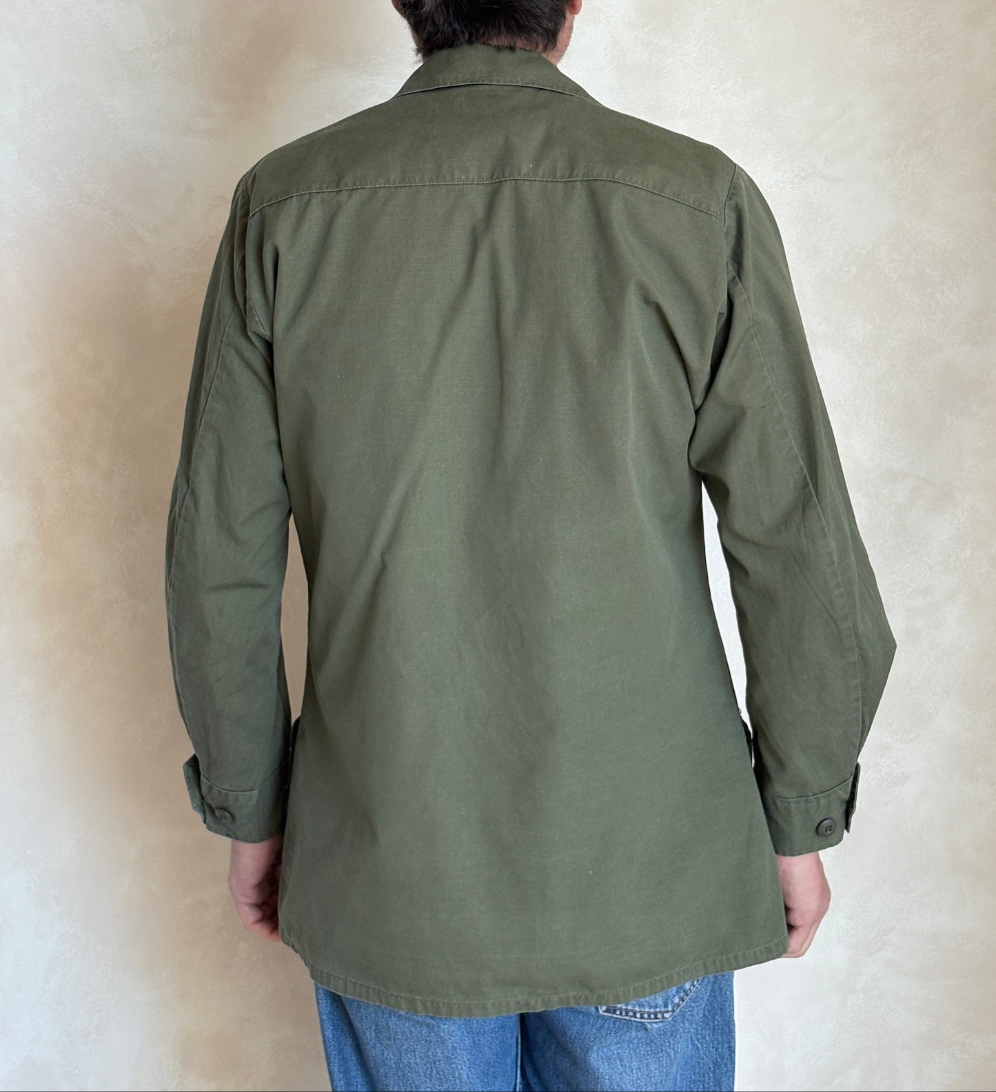 Small Long . Authentic 1969 US Army vintage Vietnam jungle jacket.