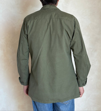 Small Long . Authentic 1969 US Army vintage Vietnam jungle jacket.
