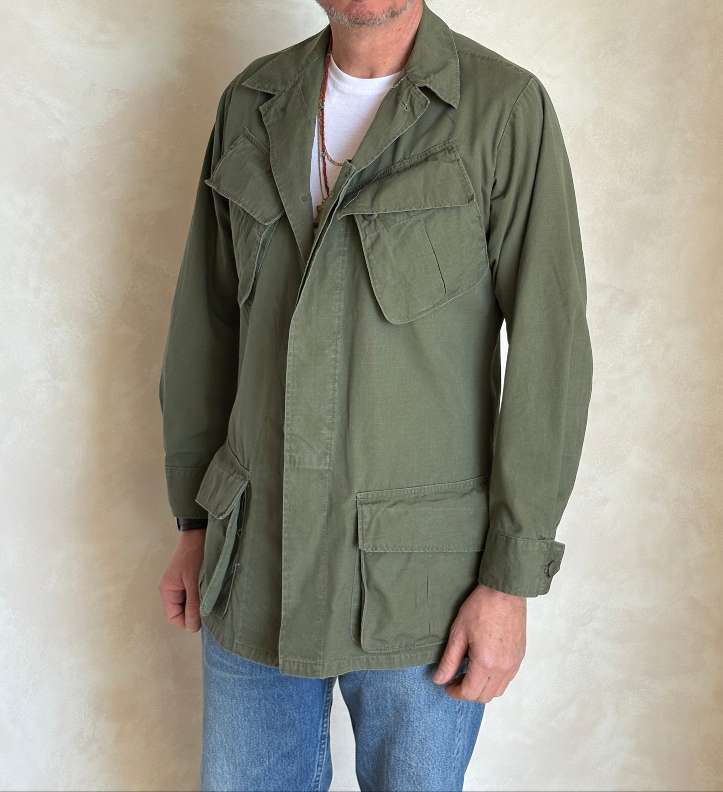 Small Long . Authentic 1969 US Army vintage Vietnam jungle jacket.