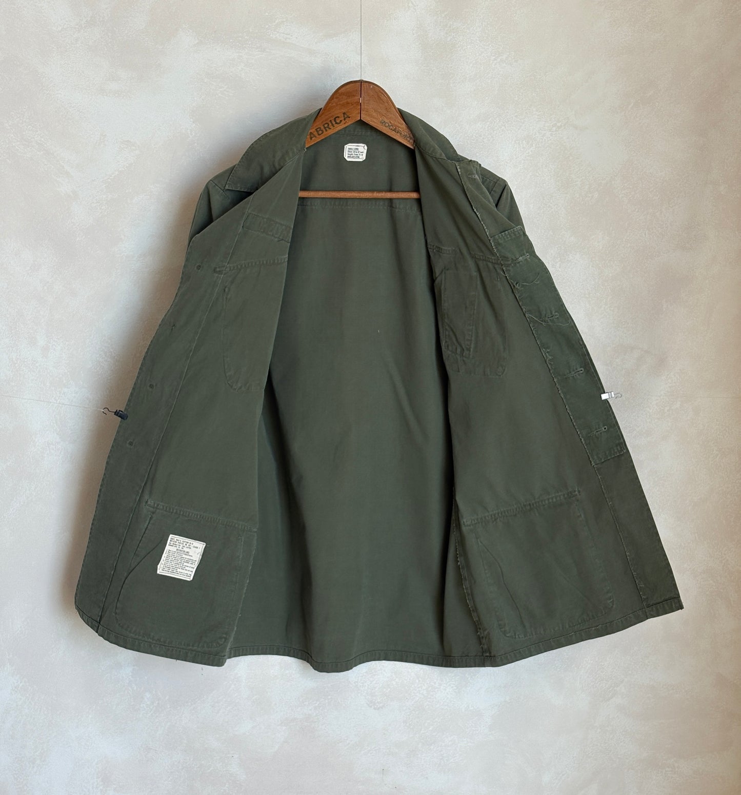 Small Long . Authentic 1969 US Army vintage Vietnam jungle jacket.