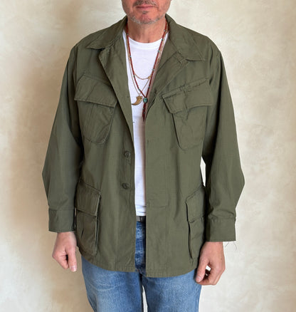 Med Short. Authentic 1970 US Army vintage Vietnam jungle jacket.