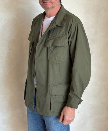 Med Short. Authentic 1970 US Army vintage Vietnam jungle jacket.