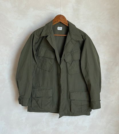 Med Short. Authentic 1970 US Army vintage Vietnam jungle jacket.
