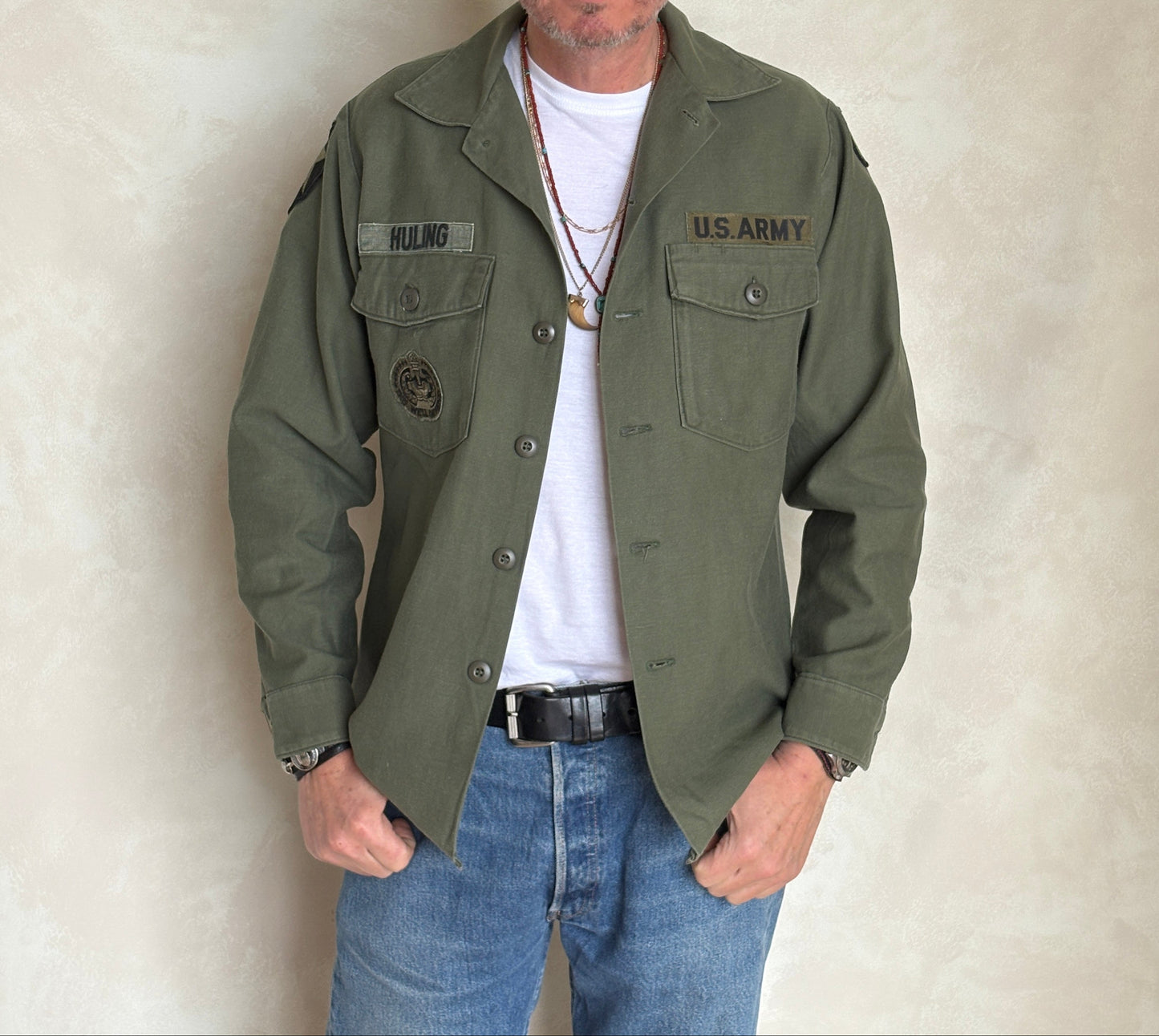 Med. Authentic 1966 Vintage U.S. Army 1st Infantry Division OG-107 Utility Shirt