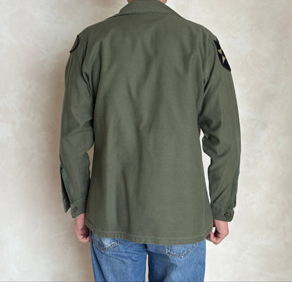 Med. Authentic 1966 Vintage U.S. Army 1st Infantry Division OG-107 Utility Shirt