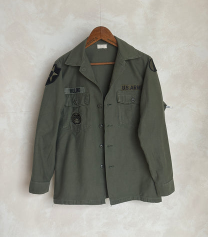 Med. Authentic 1966 Vintage U.S. Army 1st Infantry Division OG-107 Utility Shirt