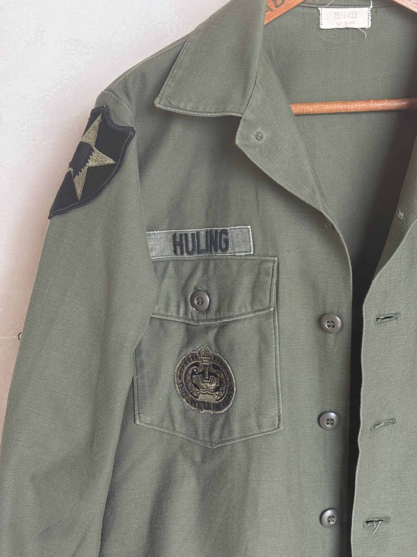 Med. Authentic 1966 Vintage U.S. Army 1st Infantry Division OG-107 Utility Shirt
