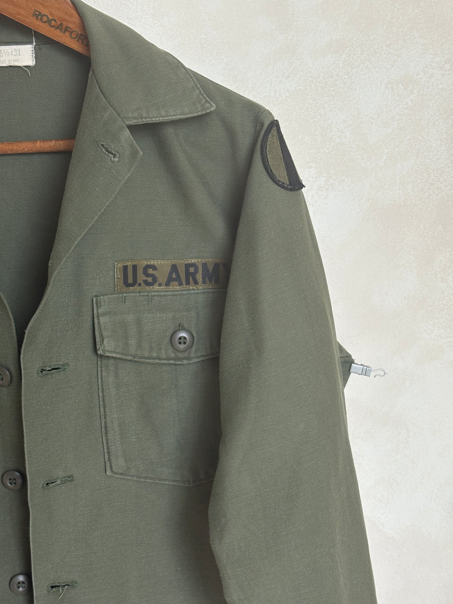 Med. Authentic 1966 Vintage U.S. Army 1st Infantry Division OG-107 Utility Shirt