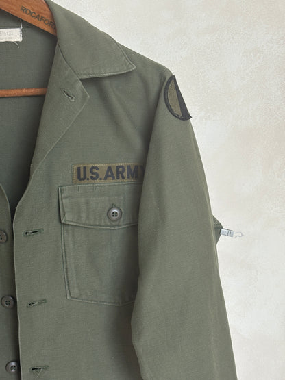 Med. Authentic 1966 Vintage U.S. Army 1st Infantry Division OG-107 Utility Shirt