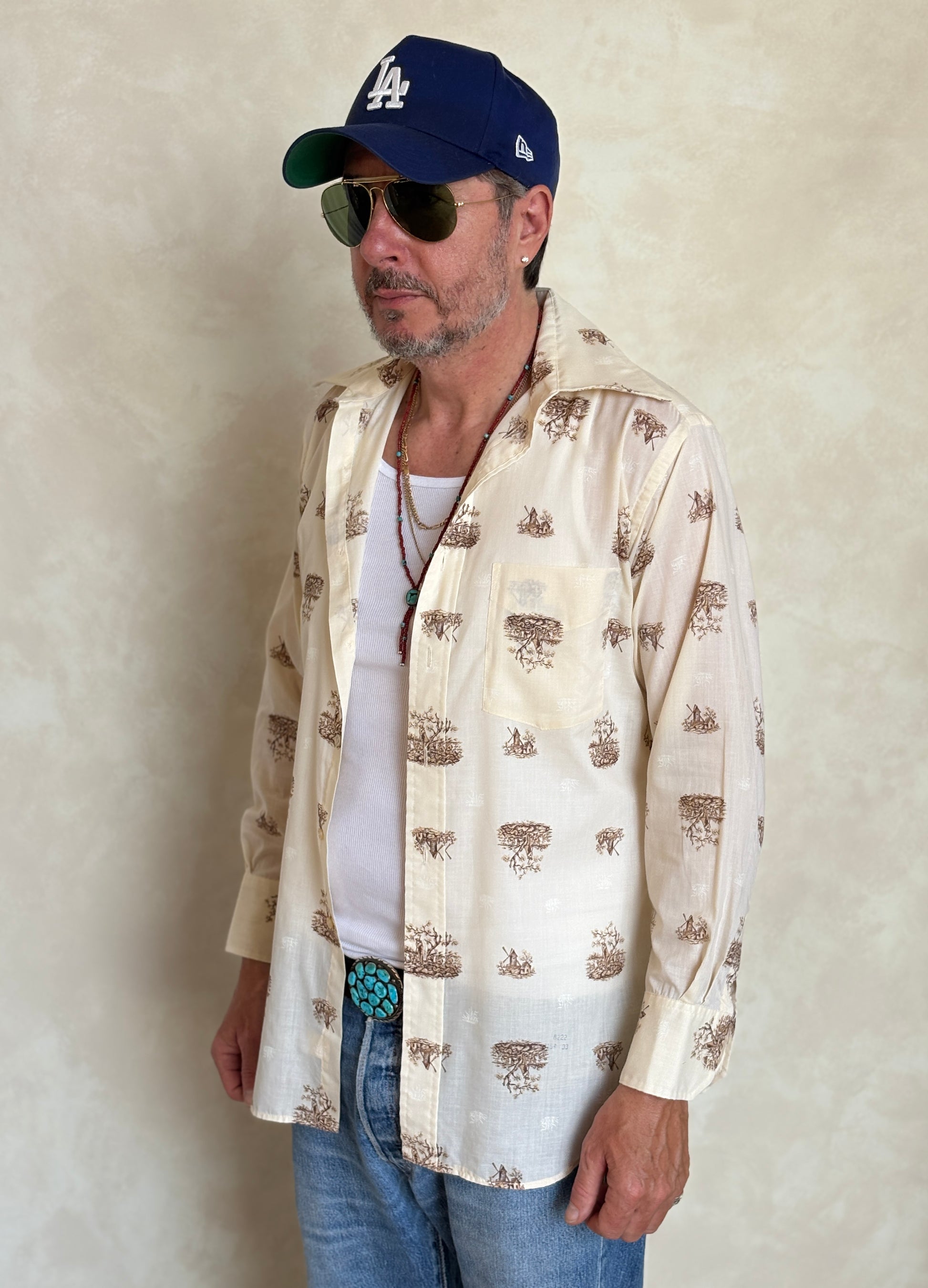 Size M. Vintage 70’s Shirt — Long Sleeve — Graphic Print — - USA Vintage Bcn