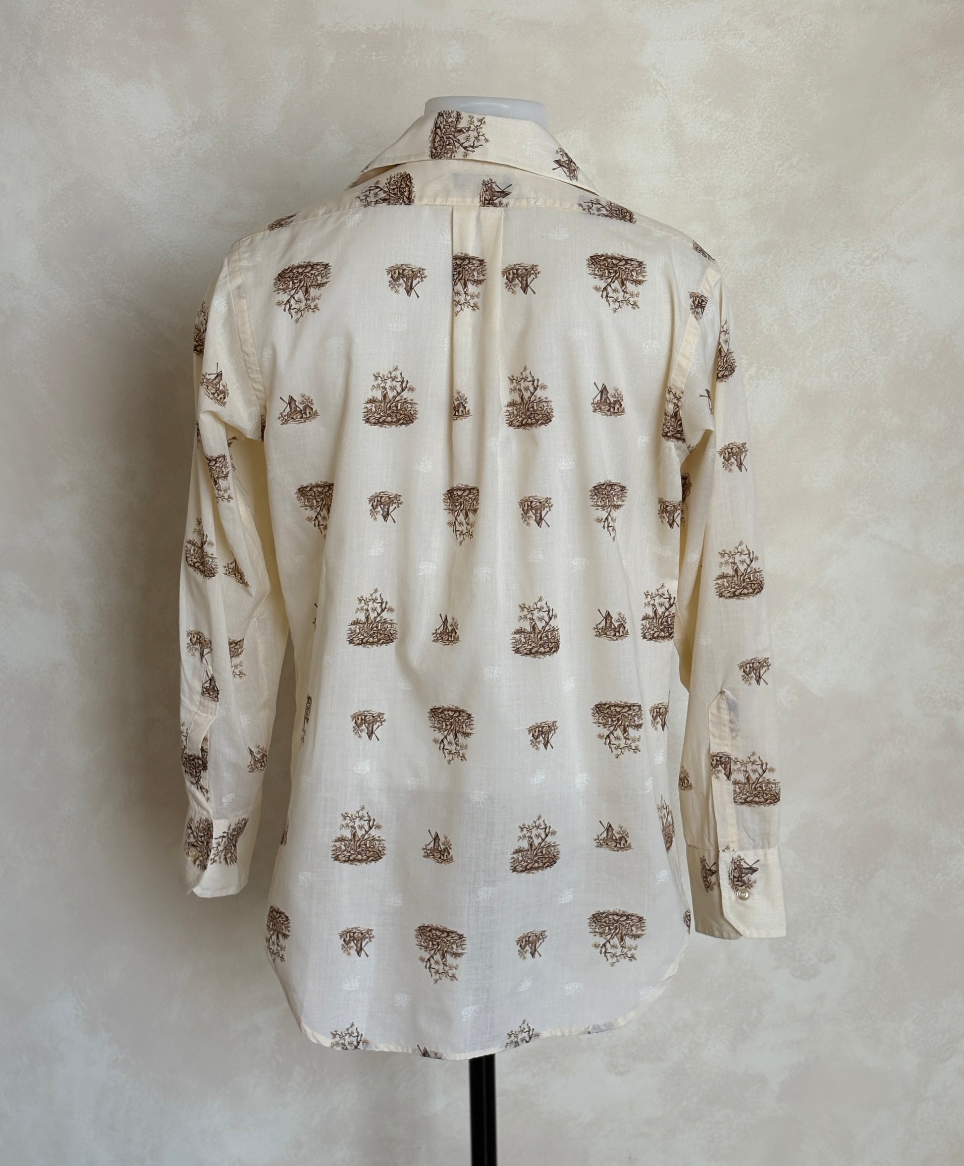 Size M. Vintage 70’s Shirt — Long Sleeve — Graphic Print — - USA Vintage Bcn