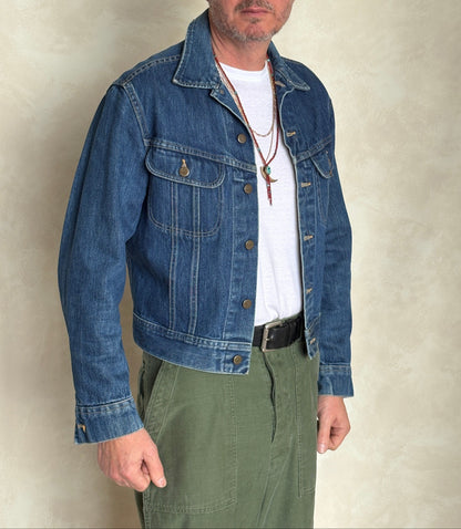 Size 40S / 50EU. Authentic 1980s Lee Denim Jacket – Made in USA – Two Chest Pockets