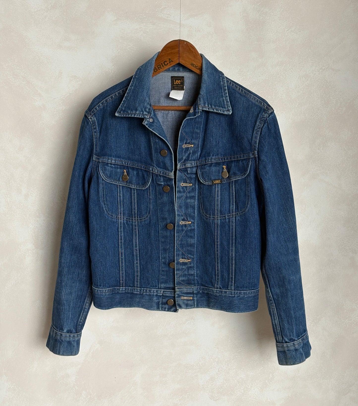 Size 40S / 50EU. Authentic 1980s Lee Denim Jacket – Made in USA – Two Chest Pockets