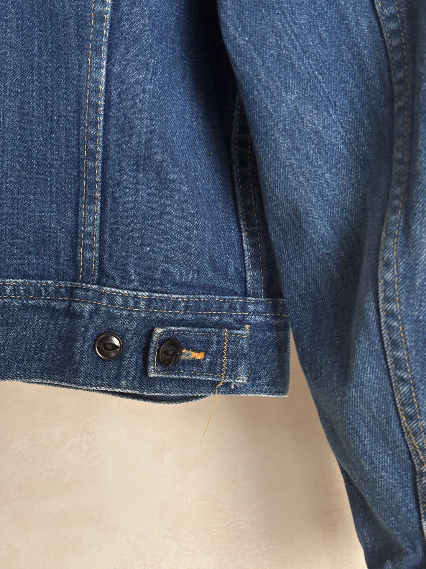 Size 40S / 50EU. Authentic 1980s Lee Denim Jacket – Made in USA – Two Chest Pockets