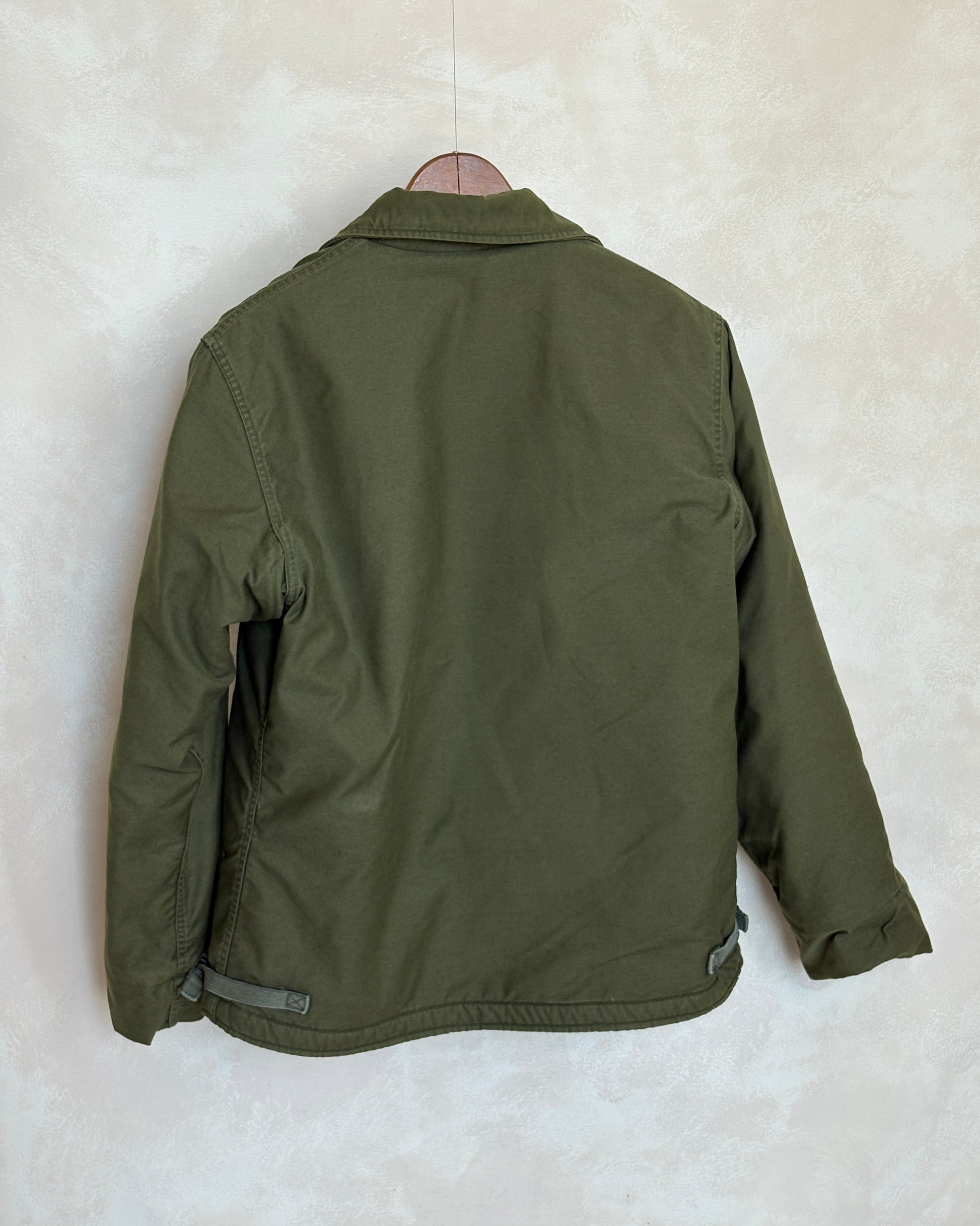 Large. Authentic Vintage 1973 A2 US Navy deck jacket. USN - USA Vintage Bcn