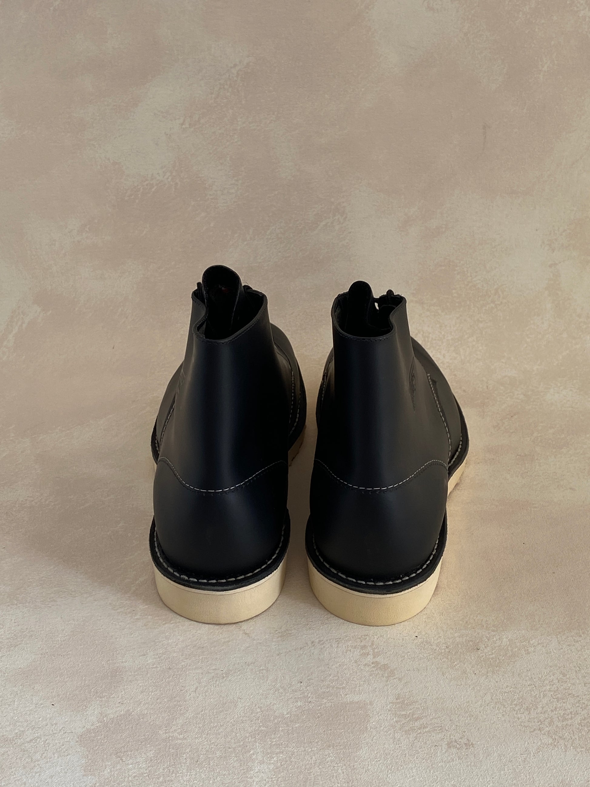 RW 8165 6-Inch Classic Round Toe Black Leather Boots, size 10E (43 Euro).