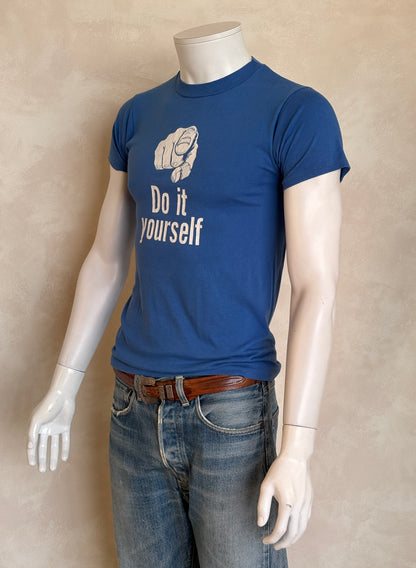 Large. Vintage 1970s Graphic T-Shirt. Made in USA (Copy)-AJ357 Studio