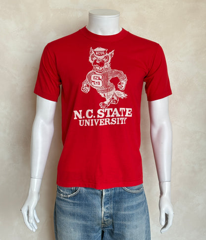 Vintage 80s NC State University T-Shirt – Size M – Red Wolfpack Mascot Graphic Tee – Made in USA-AJ357 Studio