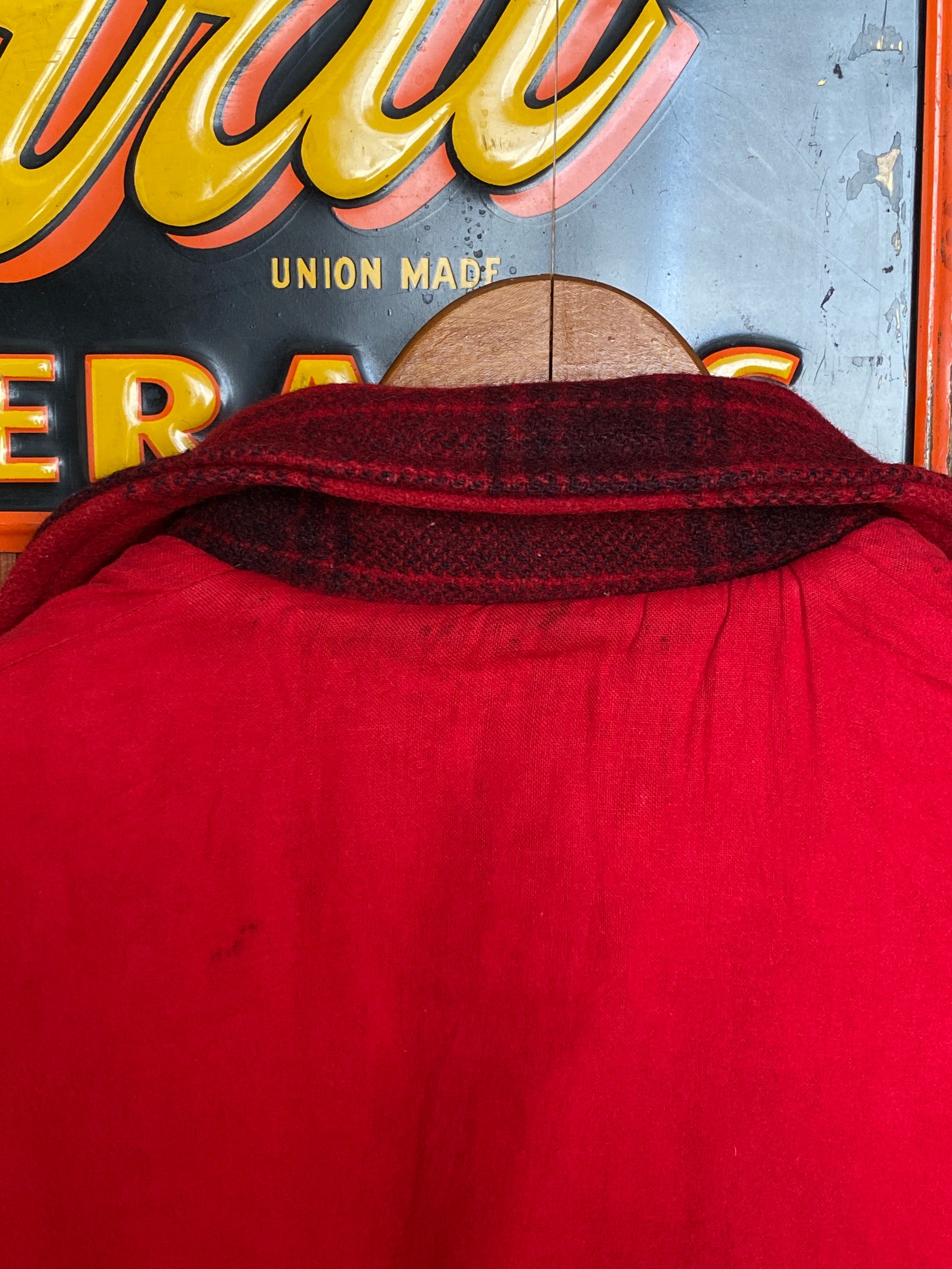 Vintage 1960s plaid wool hunting jacket, heavyweight check pattern, size 40US / 50EU.