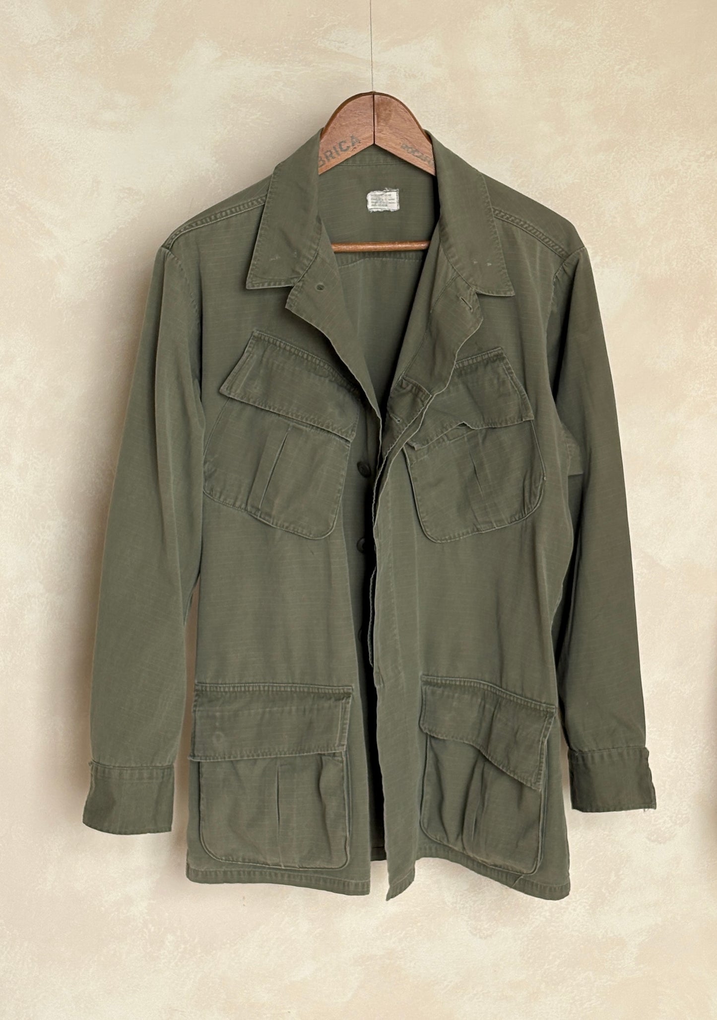 Med Reg. Authentic 1969 US Army vintage Vietnam jungle jacket. Military