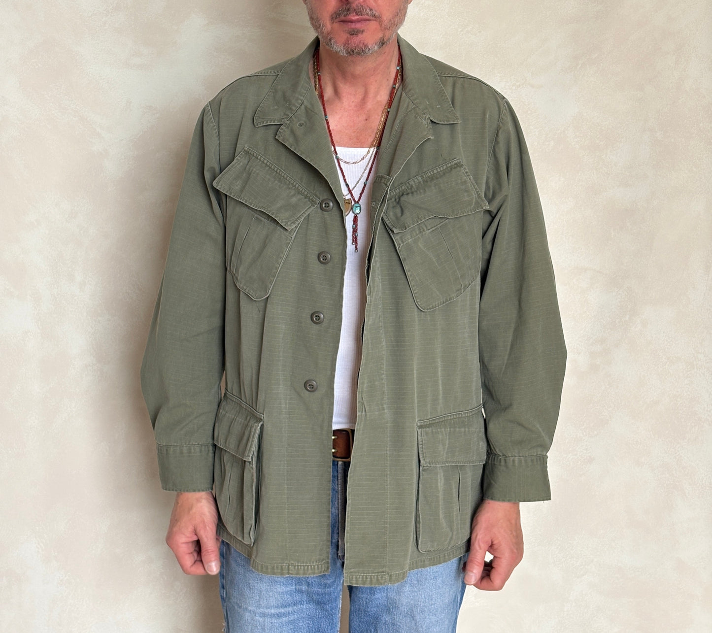 Med Reg. Authentic 1969 US Army vintage Vietnam jungle jacket. Military