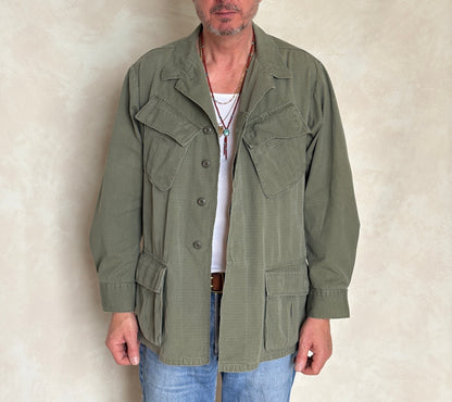 Med Reg. Authentic 1969 US Army vintage Vietnam jungle jacket. Military