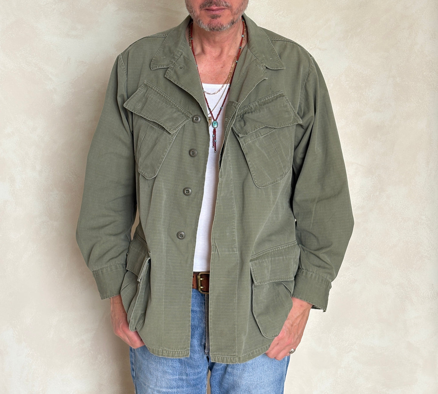 Med Reg. Authentic 1969 US Army vintage Vietnam jungle jacket. Military
