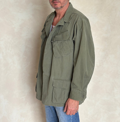 Med Reg. Authentic 1969 US Army vintage Vietnam jungle jacket. Military